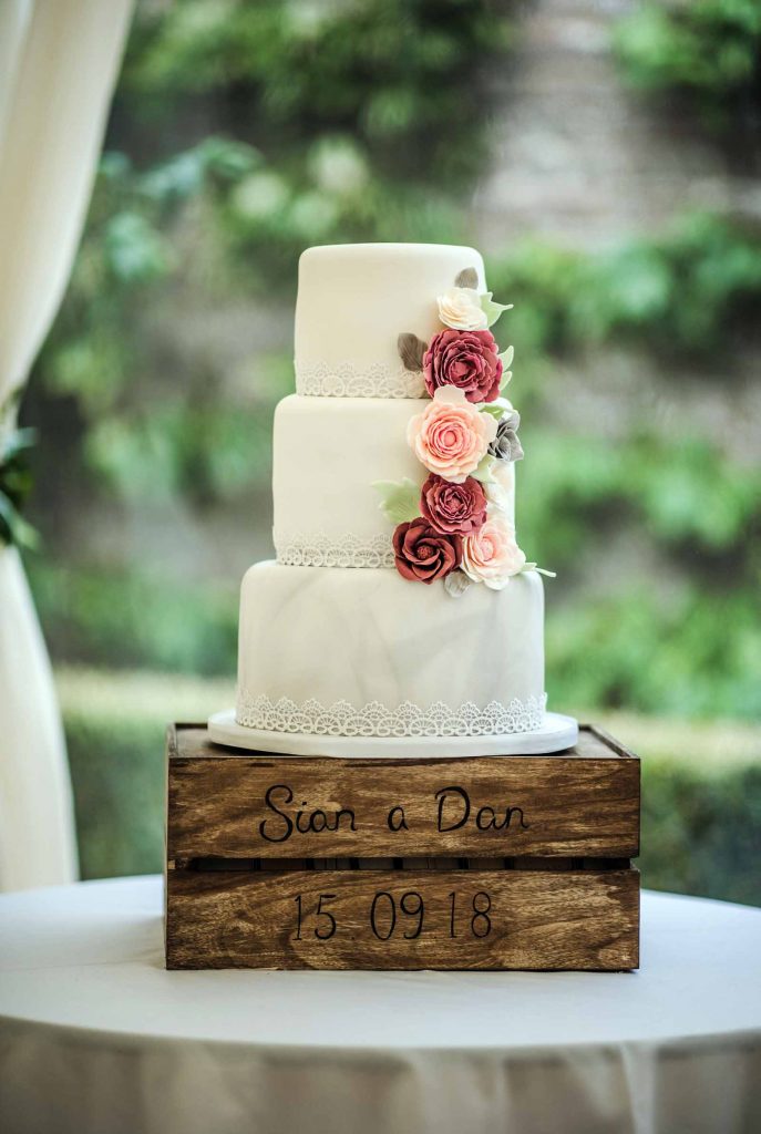 wedding cakes supplier at Pentrhobyn Hall, north wales near chester